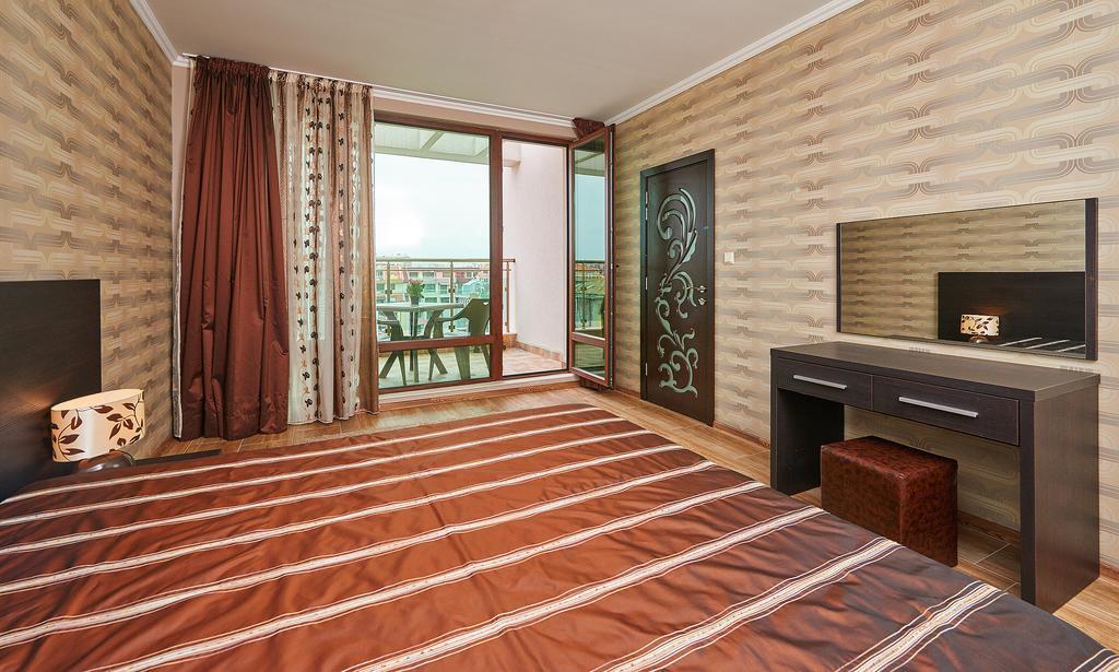 Central Plaza Hotel Pomorie Esterno foto