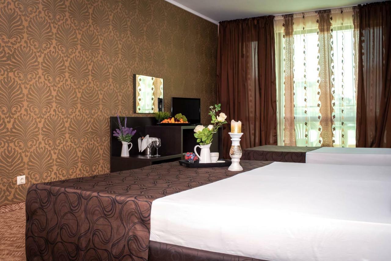 Central Plaza Hotel Pomorie Esterno foto