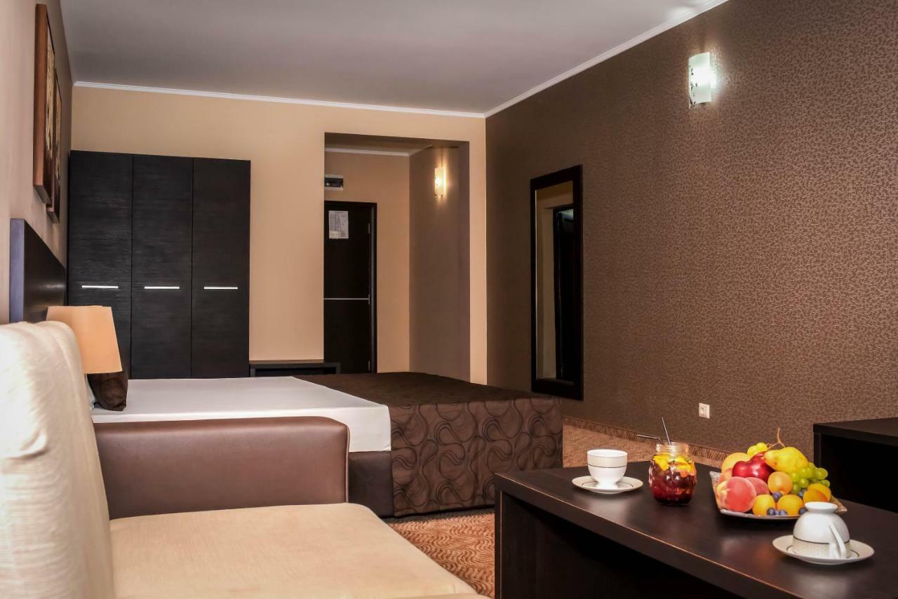 Central Plaza Hotel Pomorie Esterno foto