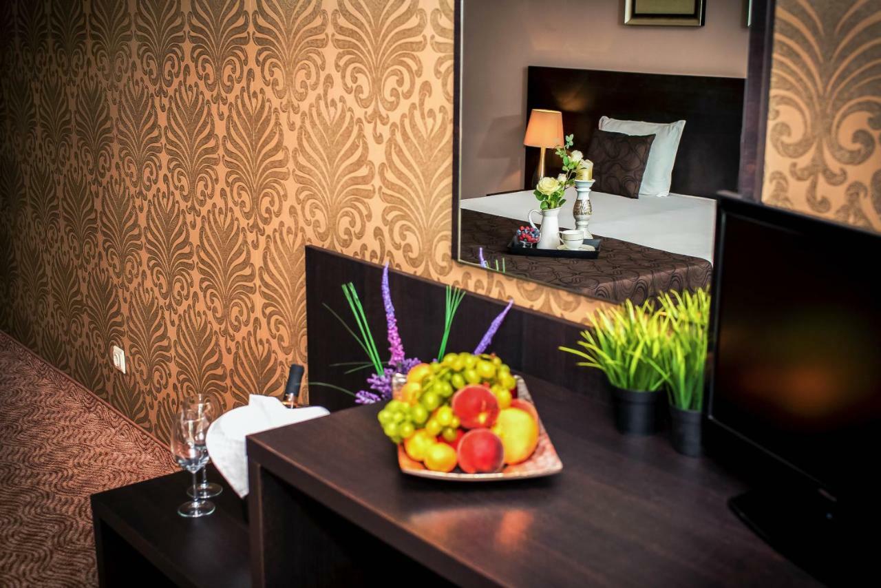 Central Plaza Hotel Pomorie Esterno foto