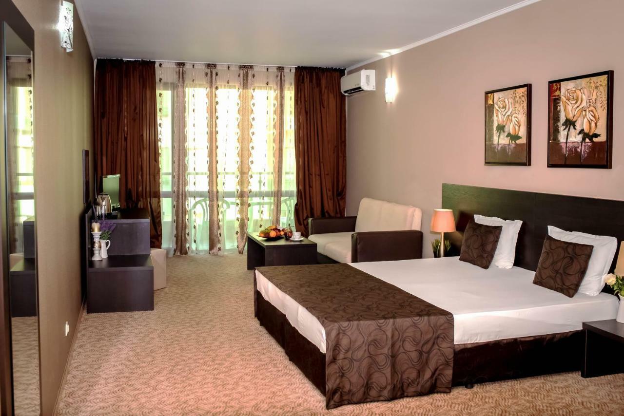 Central Plaza Hotel Pomorie Esterno foto
