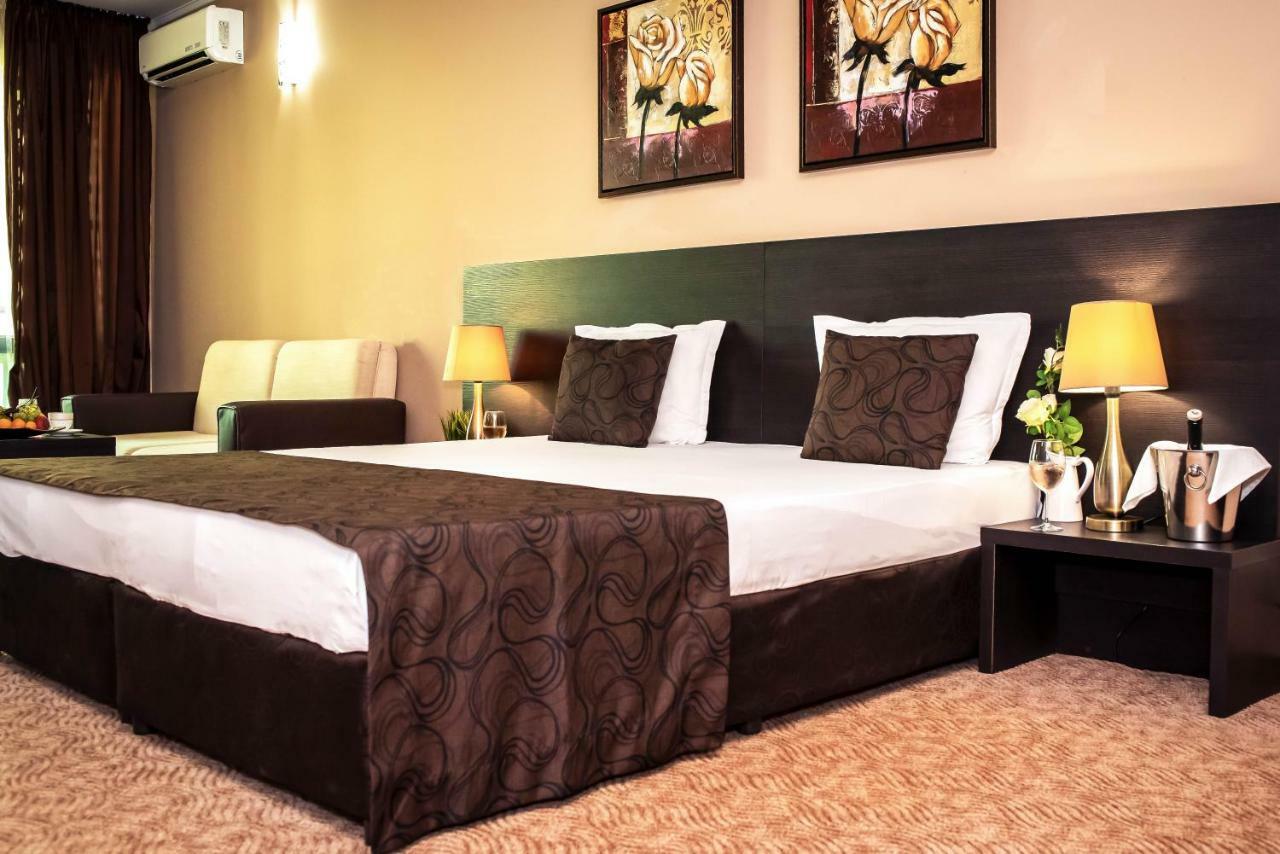 Central Plaza Hotel Pomorie Esterno foto