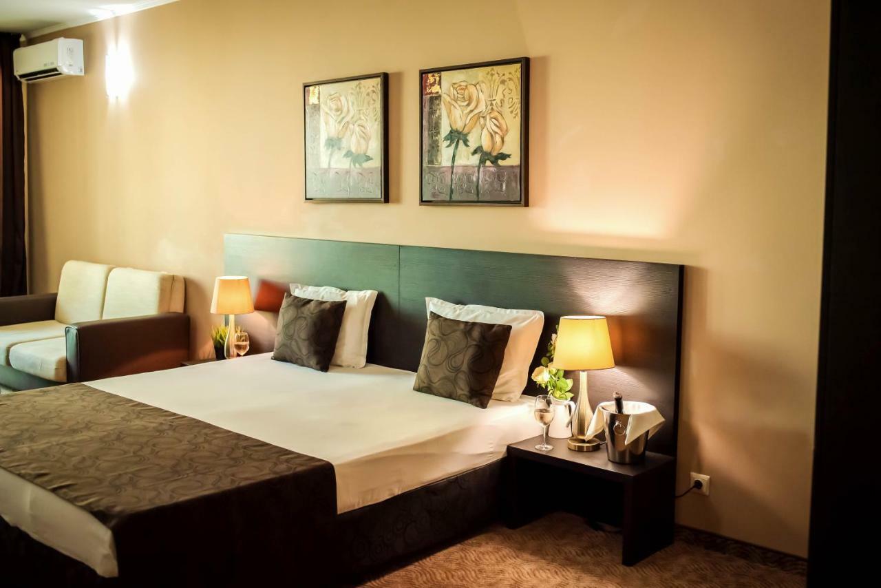 Central Plaza Hotel Pomorie Esterno foto